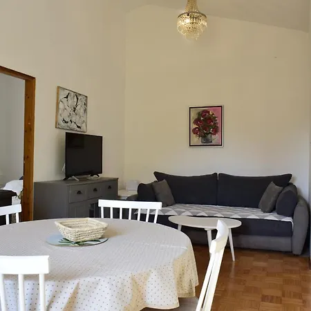 Monty Apartment *