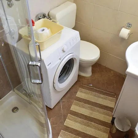 Monty Apartment